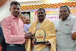 பணி நிறைவு பெற்ற
ஆசிரியா்களுக்கு பாராட்டு விழா