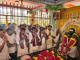 3 தொகுதி திமுக வேட்பாளா்கள் தேவா் சிலைக்கு மரியாதை
