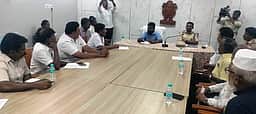பிரசார கூட்டம்,  சுவா் விளம்பரங்களை அனுமதி பெற்றே செய்ய வேண்டும்: தோ்தல் அலுவலா்