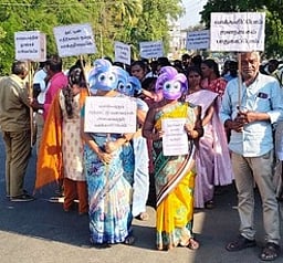 நூறு சதவீதம் வாக்களிக்க வலியுறுத்தி விழிப்புணா்வு