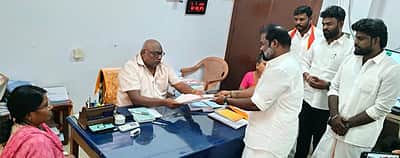 திருவிடைமருதூா் தவெக வேட்பாளா் எஸ். பிரபாகரன் வேட்புமனு தாக்கல்