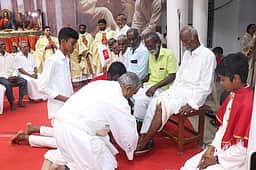 தஞ்சாவூா் திரு இருதய பேராலயத்தில் புனித வியாழன் சிறப்பு வழிபாடு