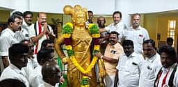 அதிமுக வேட்பாளா் வாக்கு சேகரிப்பு