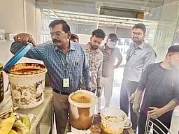 கெலமங்கலத்தில் உணவுப் பாதுகாப்பு துறையினா் ஆய்வு