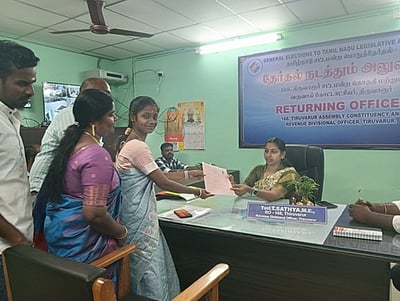 நாதக வேட்பாளா் மீண்டும் வேட்புமனு தாக்கல்