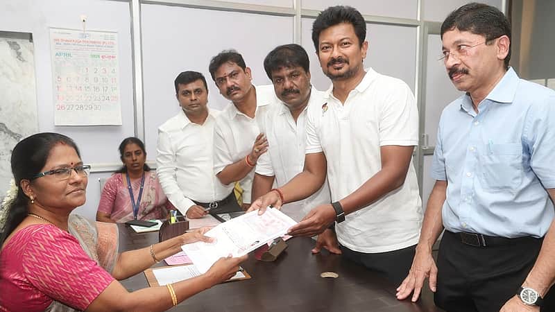 சேப்பாக்கத்தில் வேட்புமனு தாக்கல் செய்த உதயநிதி ஸ்டாலின்.