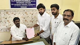 ஆலங்குளத்தில் தவெக வேட்பாளா் மனு தாக்கல்