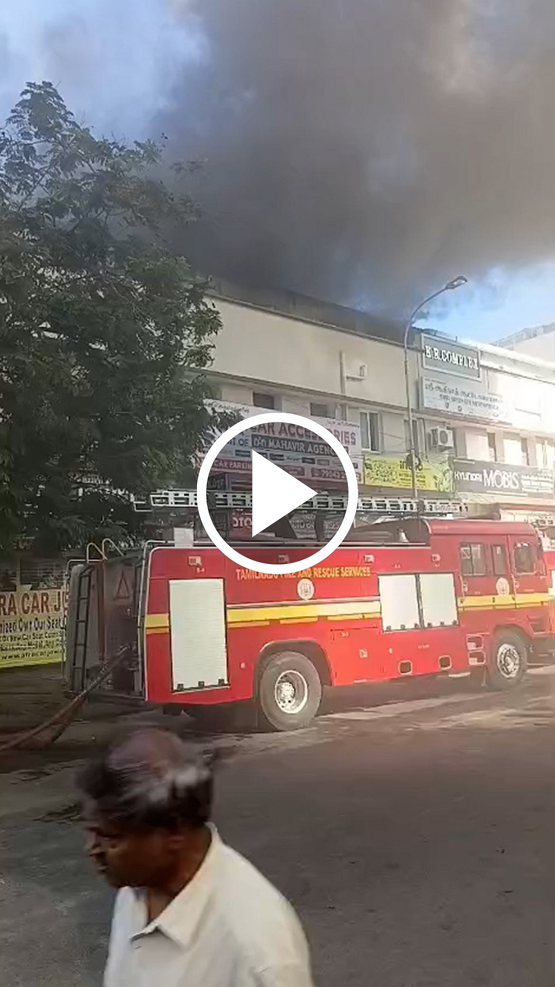 தனியார் வணிக வளாகத்தில் தீ! கார் உதிரி பாகங்கள் எரிந்து நாசம்! | Chennai