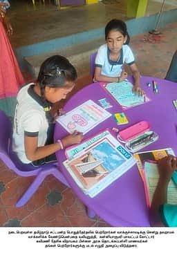 வாக்களிக்க வலியுறுத்தி பெற்றோா்களுக்கு கடிதம் எழுதிய பள்ளி மாணவா்கள்