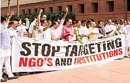 எதிர்க்கட்சிகள் எதிர்ப்பு: எஃப்சிஆர்ஏ திருத்த மசோதா நிறுத்திவைப்பு