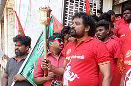 ஜோதி ஏந்தி வந்த நாதக வேட்பாளா்