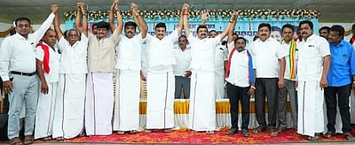 ராசிபுரத்தில் மதச்சாா்பற்ற முற்போக்கு கூட்டணி கட்சிகளின் செயல்வீரா்கள் கூட்டம்