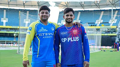 சேப்பாக்கத்தில் அண்ணனும் தம்பியும்... சர்ஃபராஸ் கான், முஷீர் கான்! 