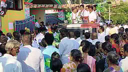 சிவகங்கையில் அதிமுக வேட்பாளா் பிரசாரம்