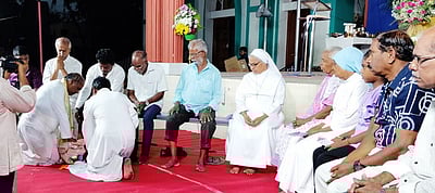 பெரிய வியாழன்; பாதம் கழுவும் நிகழ்வு