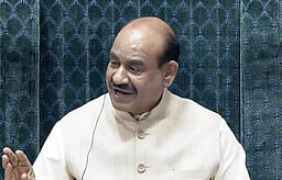 மக்களவைக்குள் வீண் பேச்சு கூடாது: எம்.பி.க்களுக்கு ஓம் பிா்லா எச்சரிக்கை