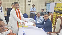 மமதா போட்டியிடும் பவானிபூரில் சுவேந்து அதிகாரி வேட்புமனு தாக்கல்!