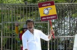 ஜனநாயகன் வெளியிடாமல் தடுக்கப்பட்டது ஏன்? பாடல் பாடி பிரசாரம் செய்த விஜய்!