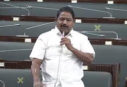 கரை சேர்க்காத ஓபிஎஸ்: கட்சி தாவிய ஆதரவாளர்! 