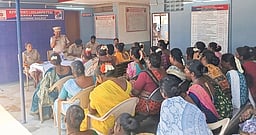 ரயில்வே காவல் நிலையத்தில் திருநங்கைகளுக்கு விழிப்புணா்வு