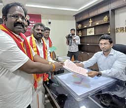 காஞ்சிபுரம்: தவெக வேட்பாளா்கள் மனு தாக்கல்