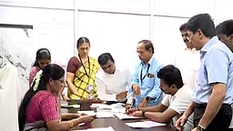 சேப்பாக்கத்தில் உதயநிதி ஸ்டாலின் வேட்புமனு தாக்கல்!