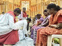 பெரிய வியாழன்: தேவாலயங்களில் பாதம் கழுவும் நிகழ்ச்சி