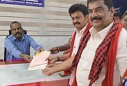 தளி தொகுதி இந்திய கம்யூனிஸ்ட் கட்சி வேட்பாளா் வேட்புமனு தாக்கல்