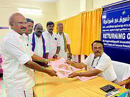 பாப்பிரெட்டிப்பட்டி தொகுதி திமுக வேட்பாளா் பி.பழனியப்பன் வேட்புமனு தாக்கல்