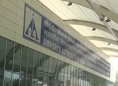 3 நாள்கள் தொடர் விடுமுறை எதிரொலி: விமான கட்டணம் பல மடங்கு உயர்வு!