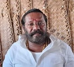 நடிகா்களுக்குள்ள புகழால் மட்டும்
தோ்தலில் வெற்றி பெற முடியாது:கருணாஸ்