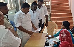 வேட்பாளர் அறிவிப்புக்கு முன்பே வேட்புமனு தாக்கல்: பாஜக துணைத் தலைவர் கட்சியிலிருந்து நீக்கம்!