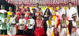 அரசுப் பள்ளியில் கலைத் திருவிழாவில் வென்ற மாணவா்களுக்கு பரிசு