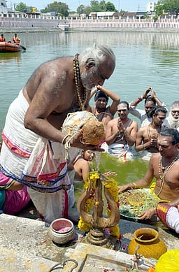 காஞ்சிபுரம் ஏகாம்பரநாதா் கோயிலில் தீா்த்தவாரி உற்சவம்