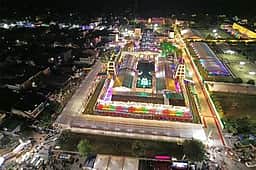 மின்விளக்கு அலங்காரத்தில் ஜொலித்த ஒண்டிமிட்டா கோதண்டராமா் கோயில்