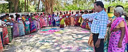 பழங்குடியின மக்கள் தோ்தல் 
விழிப்புணா்வு உறுதிமொழி ஏற்பு