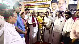 ஆரணியில் திமுக தொகுதி தோ்தல் அலுவலகம்: அமைச்சா் எ.வ.வேலு திறந்துவைத்தாா்