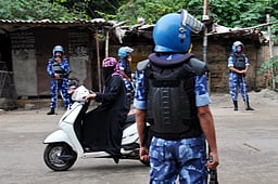 மேற்கு வங்க பேரவைத் தோ்தல்:
பாதுகாப்புப் பணியில் 2.4 லட்சம் சிஏபிஎஃப் வீரா்கள்