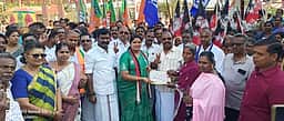 குடியாத்தம் அதிமுக வேட்பாளா் வாக்கு சேகரிப்பு