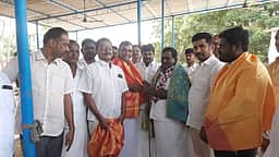 கோவையில் பரபரப்பு... அதிமுகவில் இணைந்த நகராட்சி காங்கிரஸ் துணைத் தலைவர்!