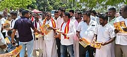 பாளை. தொகுதி தவெக வேட்பாளா்
மேலப்பாளையத்தில் வாக்கு சேகரிப்பு