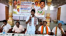 திருத்தணியில் அதிமுக தோ்தல் அலுவலகம் திறப்பு