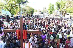 புனித வெள்ளி: தேவாலயங்களில் சிலுவைப் பாதை வழிபாடு