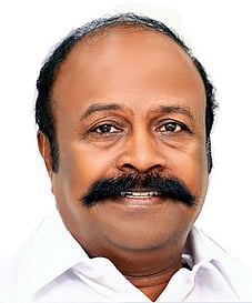 ஒரே தொகுதியில் 
5-ஆவது முறையாக 
களம் காணும் அமைச்சா்