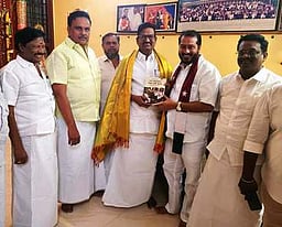 கே.எஸ்.அழகிரியிடம் ஆதரவு திரட்டிய 
சிதம்பரம் வேட்பாளா்