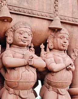 சுடுமண்ணில் மிளிரும் கலைவண்ணம்