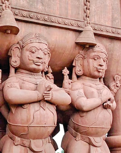 சுடுமண்ணில் மிளிரும் கலைவண்ணம்