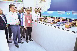 பரவசம் ஏற்படுத்திய ரயில் கண்காட்சி