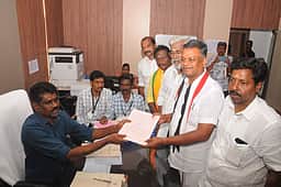 திருச்சி கிழக்கு: அதிமுக
ராஜசேகரன் வேட்பு மனு