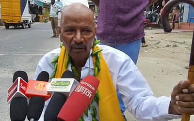 மொட்டை அடித்து, மிளகாய் மாலையுடன் சுயேச்சை வேட்பாளர் வேட்புமனு தாக்கல்!